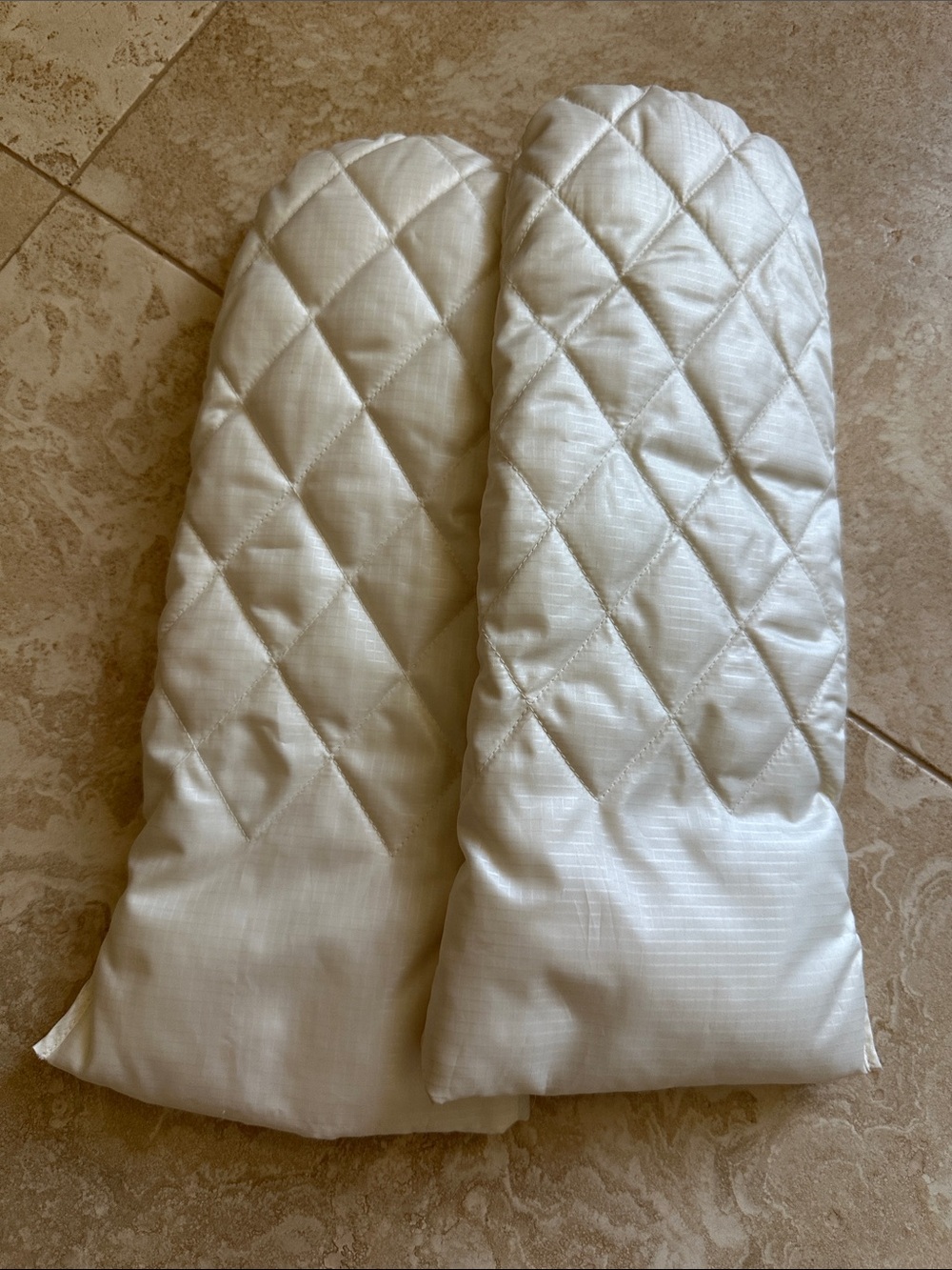 Eddie Bauer Quilted Satin Oven Mitts - Ivory